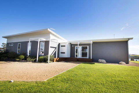 Villa Serra - Goulburn Accommodation 0