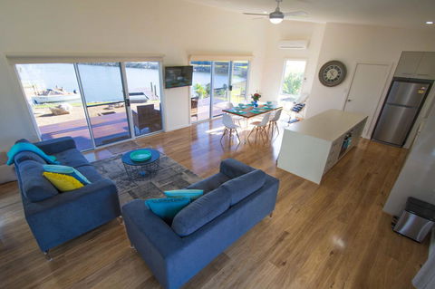 Villa Serra - Goulburn Accommodation 1