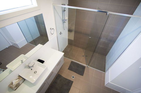 Villa Serra - Goulburn Accommodation 7