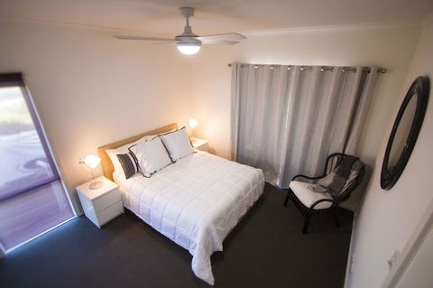 Villa Serra - Goulburn Accommodation 8