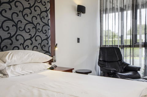 The Commodore - Goulburn Accommodation 38