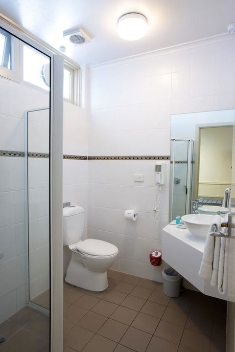 The Commodore - Goulburn Accommodation 28