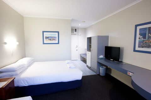The Commodore - Goulburn Accommodation 27