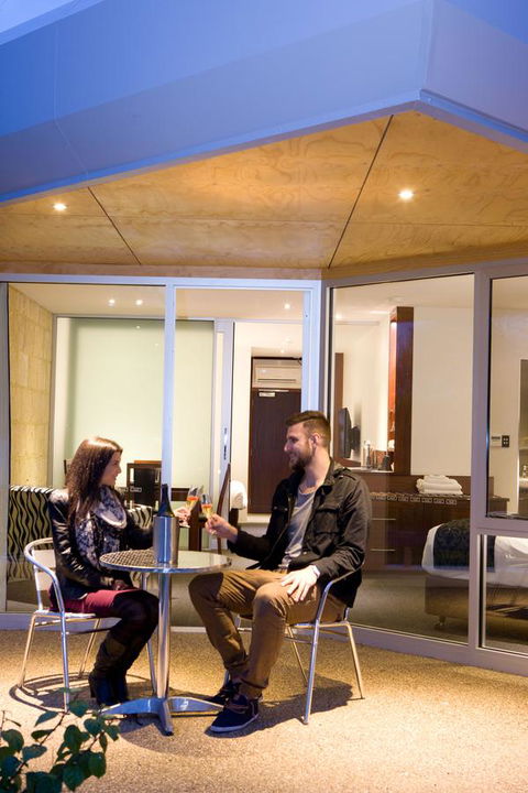 The Commodore - Goulburn Accommodation 8