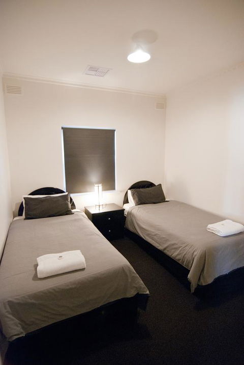 The Commodore - Goulburn Accommodation 18
