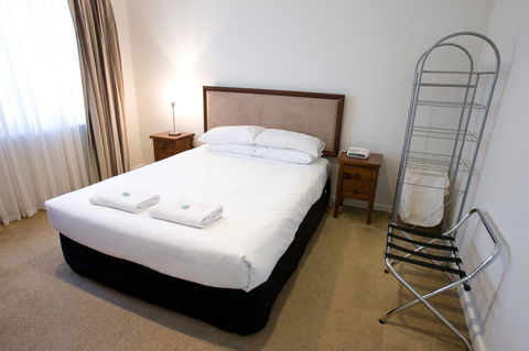 The Commodore - Goulburn Accommodation 22
