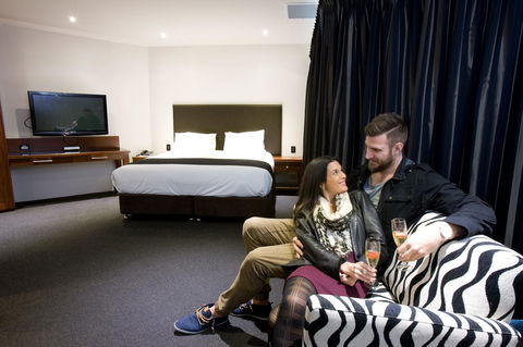 The Commodore - Goulburn Accommodation 37