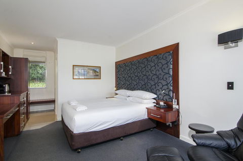 The Commodore - Goulburn Accommodation 39
