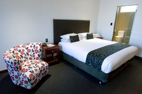 The Commodore - Goulburn Accommodation 11