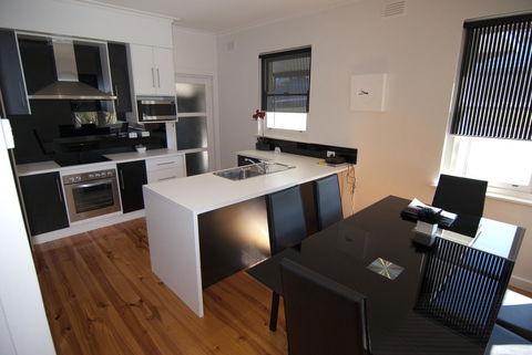 The Commodore - Goulburn Accommodation 16