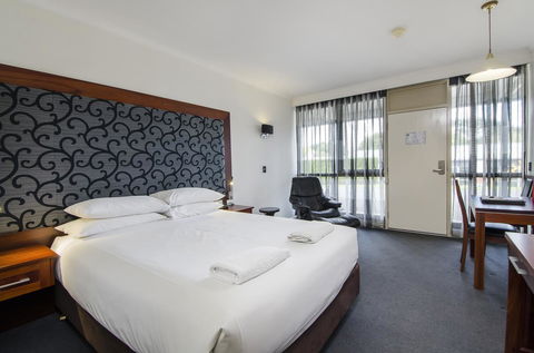 The Commodore - Goulburn Accommodation 41