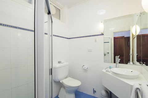 The Commodore - Goulburn Accommodation 40