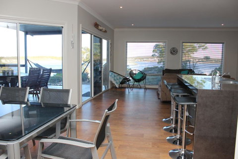 Waterfront On Osprey - Goulburn Accommodation 7