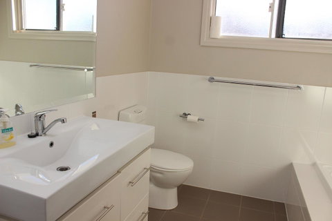 Waterfront On Osprey - Goulburn Accommodation 24