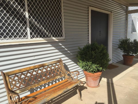 35 Trevena Road - Goulburn Accommodation 0