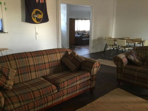 35 Trevena Road - Goulburn Accommodation 8