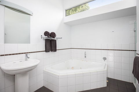 Blue Lake Holiday Park - Goulburn Accommodation 42
