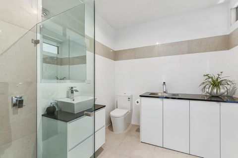 KENNEDY EXECUTIVE TOWNHOUSE - Goulburn Accommodation 5