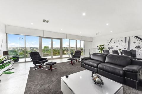KENNEDY EXECUTIVE TOWNHOUSE - Goulburn Accommodation 13