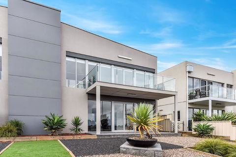 KENNEDY EXECUTIVE TOWNHOUSE - Goulburn Accommodation 17