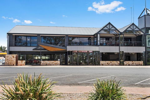 Berri Hotel - Goulburn Accommodation 4