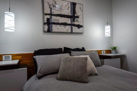 BENGALEE EXECUTIVE TOWNHOUSE- MODERN & STYLISH - Goulburn Accommodation 2