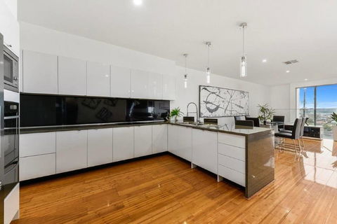 BENGALEE EXECUTIVE TOWNHOUSE- MODERN & STYLISH - Goulburn Accommodation 10
