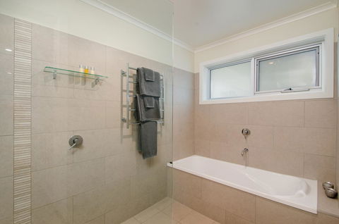 City One Apartment - Goulburn Accommodation 4
