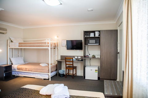 Lilac City Motor Inn & Steakhouse - Goulburn Accommodation 3