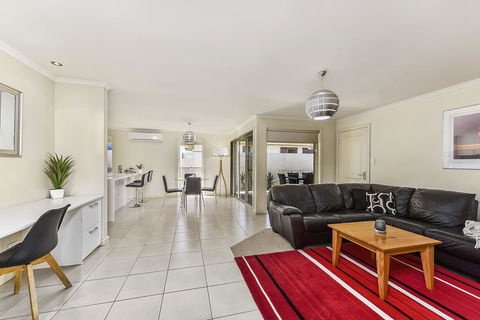 City Fringe Apartment - Goulburn Accommodation 0