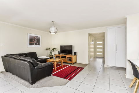 City Fringe Apartment - Goulburn Accommodation 7