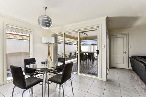 City Fringe Apartment - Goulburn Accommodation 6