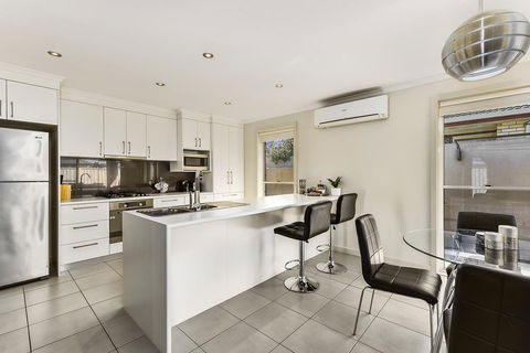 City Fringe Apartment - Goulburn Accommodation 9
