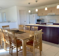 Bayview Beach House Apartment No 1 - Goulburn Accommodation