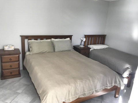 Beachside & Jetty View Apartment 6 - Captain\'s Apt - Goulburn Accommodation 25