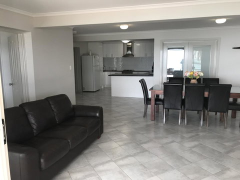 Beachside & Jetty View Apartment 6 - Captain\'s Apt - Goulburn Accommodation 32