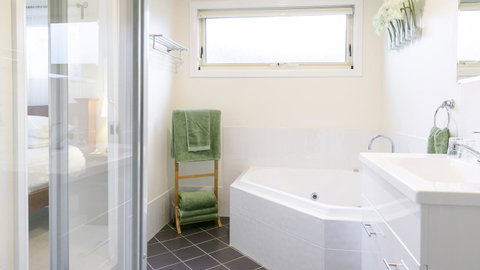 One Tree Bed And Breakfast - Goulburn Accommodation 9