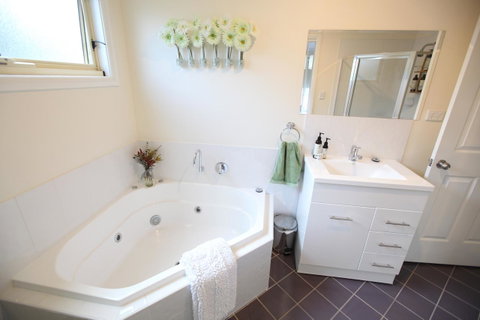 One Tree Bed And Breakfast - Goulburn Accommodation 10