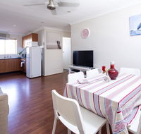 Aurora Holiday Apartment West Beach - Goulburn Accommodation