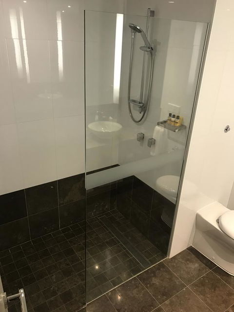 Residence On Langley Park - Goulburn Accommodation 5