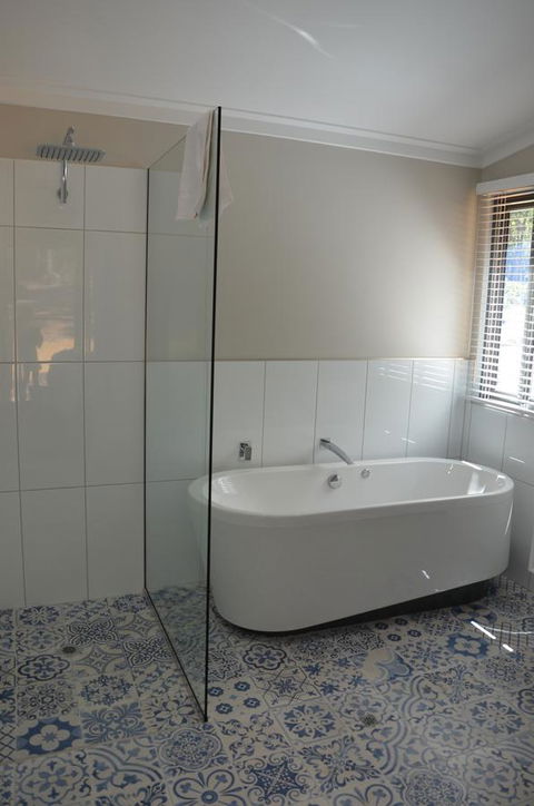 The Floating Forest - Goulburn Accommodation 18