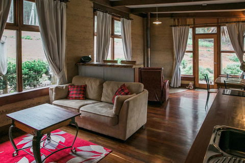 The Floating Forest - Goulburn Accommodation 26