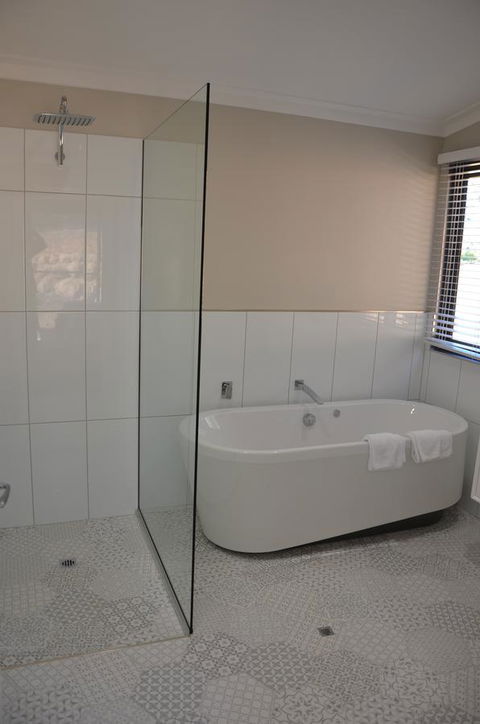 The Floating Forest - Goulburn Accommodation 24