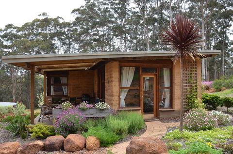 The Floating Forest - Goulburn Accommodation 14