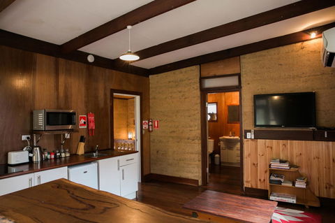 The Floating Forest - Goulburn Accommodation 33