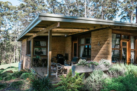 The Floating Forest - Goulburn Accommodation 32