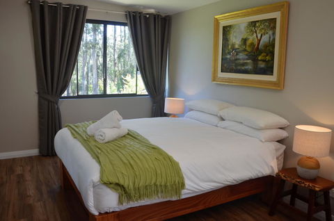 The Floating Forest - Goulburn Accommodation 9