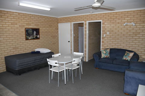 Kalbarri Seafront Villas - Goulburn Accommodation 15