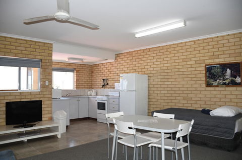 Kalbarri Seafront Villas - Goulburn Accommodation 16