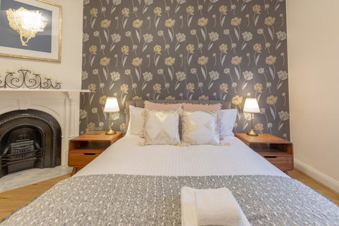 Heritage Townhouse Near Harbour Bridge - Goulburn Accommodation 22
